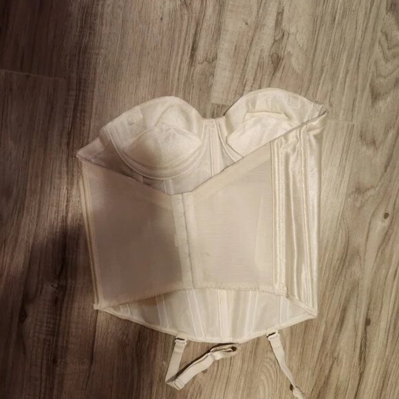 Vintage White Corset Shapewear with Delicate Pleating - Picture 2 of 2